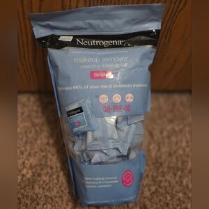 New & Unopened - Neutrogena Blue Makeup Remover Cleansing Towelettes 60ct